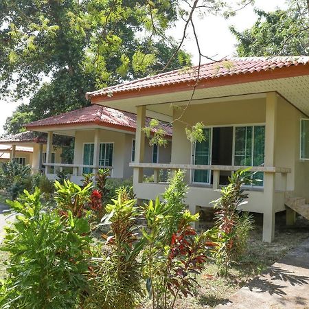 Baansukjai Bungalows Ranong Exterior photo