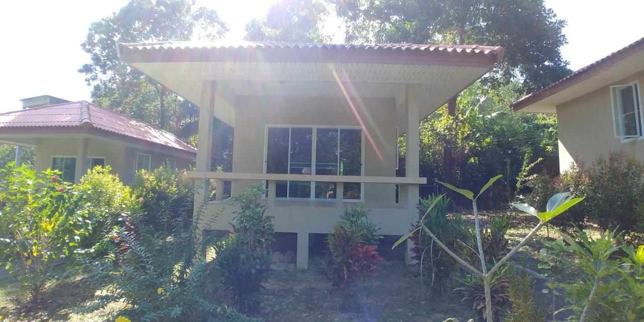 Baansukjai Bungalows Ranong Exterior photo